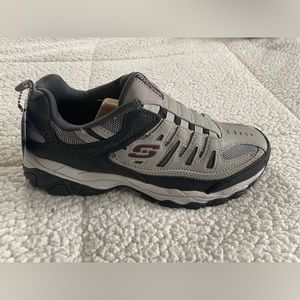 BRAND NEW WITH TAGS! Sketchers Air-Cooled Memory Foam Men’s 9.5